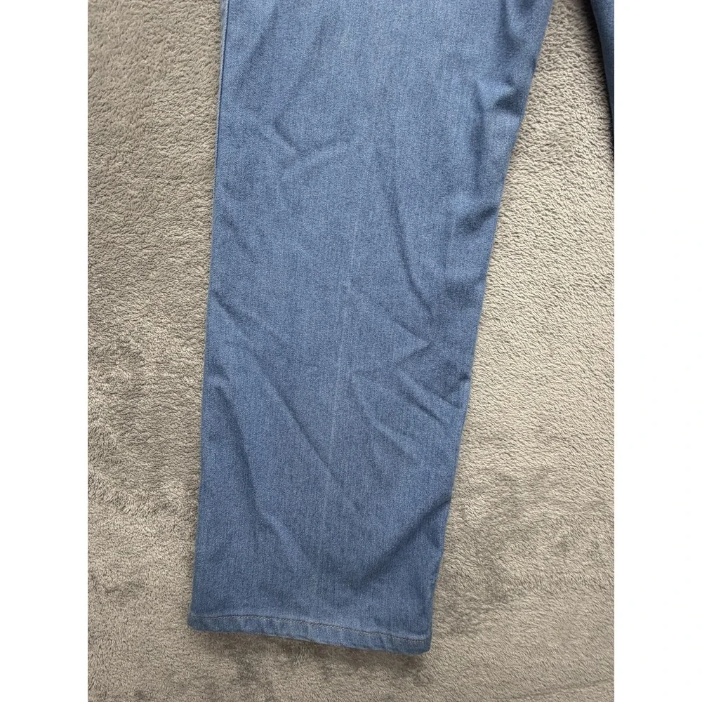 Wrangler Jeans Mens Measured 34x28 Light Wash Blue Straight Leg Classic Fits USA